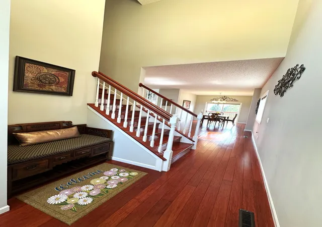 Photo 4 of Single family home for sale at 8497 Savanna Oaks Ln, Saint Paul, MN 55125 | MLS# 7122270 | Listing updated on 2026-08-25