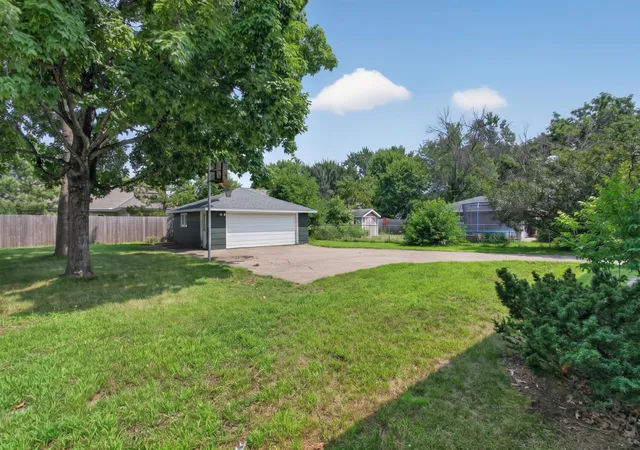 Photo 13 of Single family home for sale at 1212 Sugar Ln, Chaska, MN 55318 | MLS# 7122277 | Listing updated on 2026-10-10