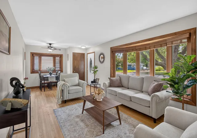 1st image of 1212 Sugar Ln, Chaska, MN 55318 | MLS# 7122277