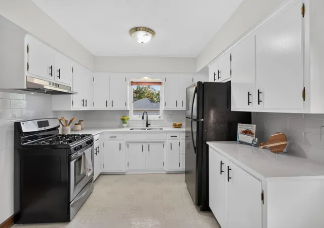 Photo 3 of Single family home for sale at 1212 Sugar Ln, Chaska, MN 55318 | MLS# 7122277 | Listing updated on 2026-10-10