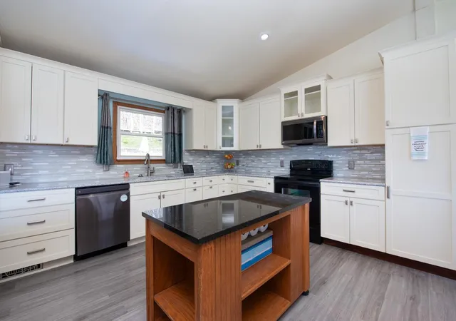 Photo 3 of Single family home for sale at 492 Marvin Blvd, North Mankato, MN 56003 | MLS# 7122282 | Listing updated on 2026-08-06
