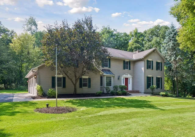 1st image of 5 Acorn Dr, Inver Grove Heights, MN 55077 | MLS# 7122288