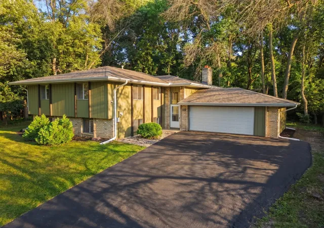 Photo 37 of Sale Pending at 605 Pheasant Run, Burnsville, MN 55337 | MLS# 7122291 | Listing updated on 2026-08-17