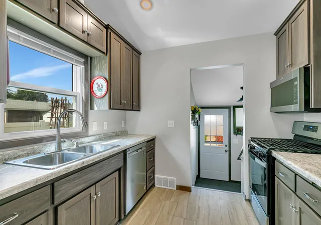 Photo 3 of Sale Pending at 321 32nd Avenue N, Saint Cloud, MN 56303 | MLS# 7122305 | Listing updated on 2026-08-21