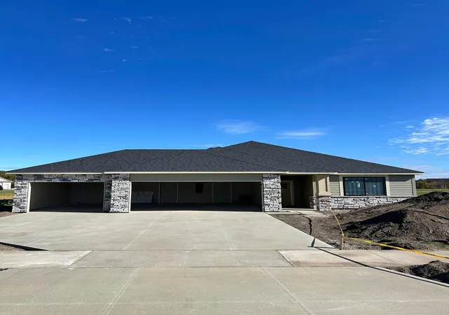 Photo 1 of Single family home for sale at 219 Double Eagle Dr, Mankato, MN 56001 | MLS# 7122310 | Listing updated on 2026-10-14