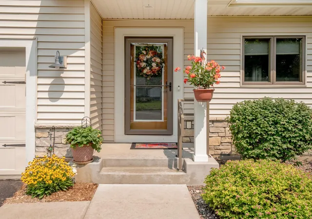 Photo 3 of Townhouse for sale at 2365 Skillman Ave E, Saint Paul, MN 55109 | MLS# 7122311 | Listing updated on 2026-08-25