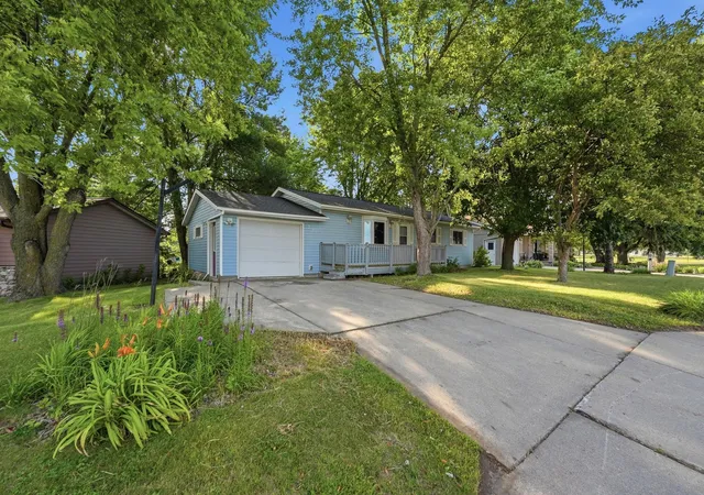 1st image of 724 Centre St, Sauk Centre, MN 56378 | MLS# 7122313