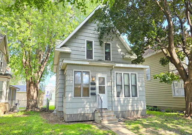 Multi family home for sale at 1094 Albemarle St, Saint Paul, MN 55117 | MLS# 7122321