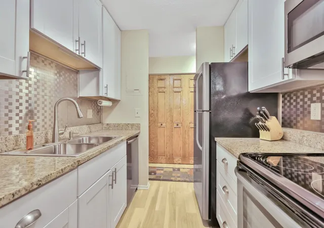 Listing Photo 4 - Condo for sale in building located at 2800 Hamline Ave N, Roseville, MN 55113 - Unit #241