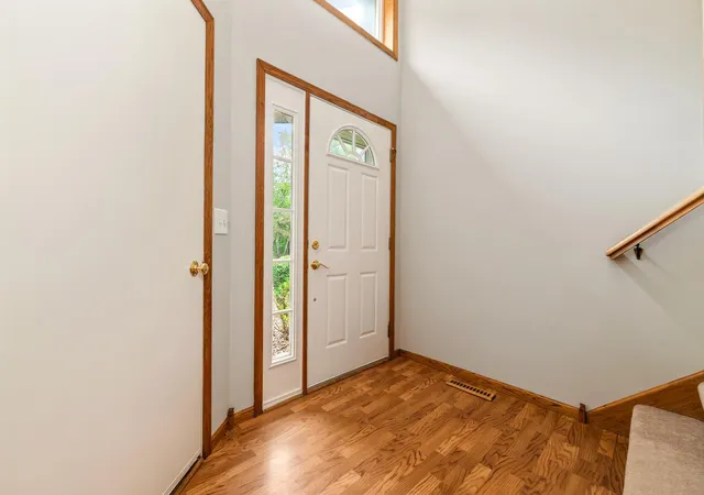 Photo 4 of Single family home for sale at 483 Poplar Dr, Saint Paul, MN 55126 | MLS# 7122329 | Listing updated on 2026-09-15