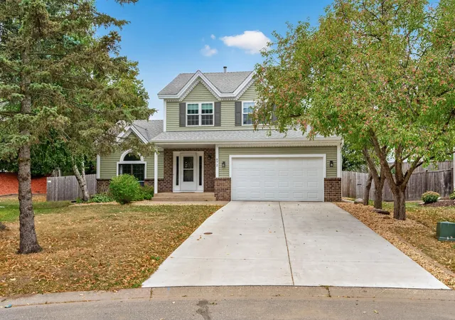 Photo 3 of Single family home for sale at 872 Winterberry Ct, Saint Paul, MN 55125 | MLS# 7122355 | Listing updated on 2026-10-03