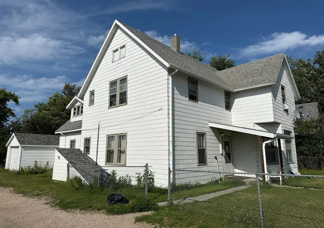 Photo 2 of Sale Pending at 415 1st Street E, Thief River Falls, MN 56701 | MLS# 7122358 | Listing updated on 2026-08-18