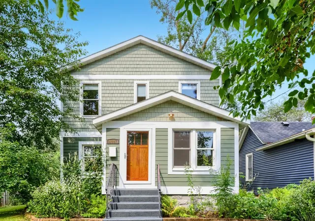 1st image of 4887 Stewart Ave, Saint Paul, MN 55110 | MLS# 7122362