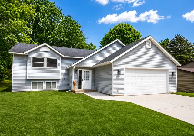 2nd image of 3454 Willow Ct, Saint Paul, MN 55110 | MLS# 7122363