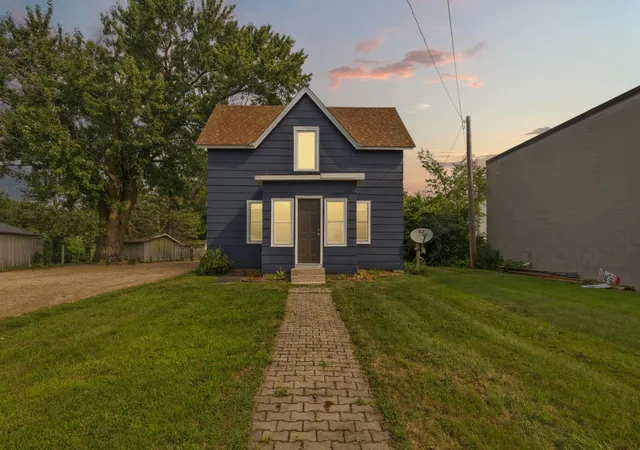 30th image of 210 W Holly St, Owatonna, MN 55060 | MLS# 7122370
