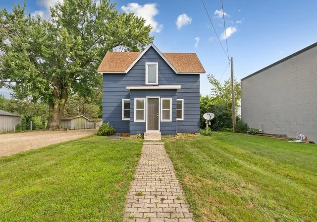 4th image of 210 W Holly St, Owatonna, MN 55060 | MLS# 7122370