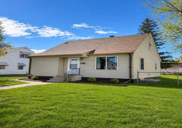 Photo 1 of Sale Pending at 1712 Arlington Ave E, Saint Paul, MN 55106 | MLS# 7122384 | Listing updated on 2026-09-19