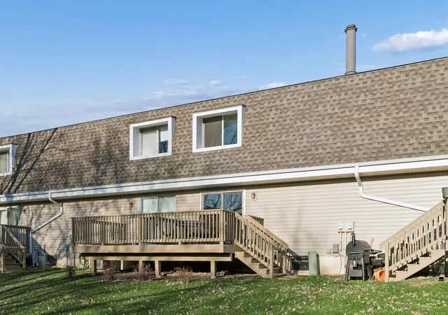 19th image of 411 Dorland Pl S, Saint Paul, MN 55119 | MLS# 7122391