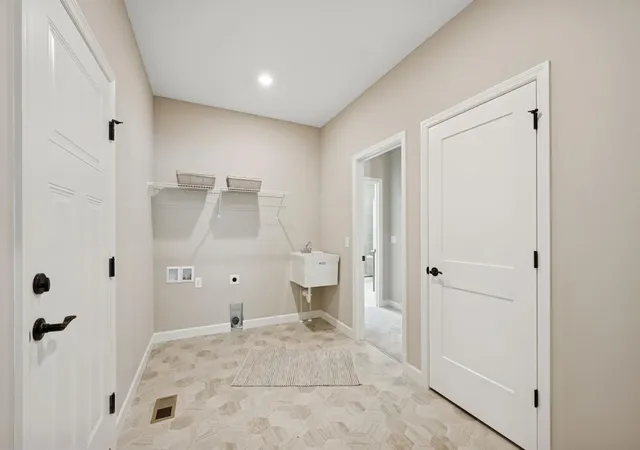 Photo 4 of Single Family Residence at 7861 Kettering Crk Ct, Greenfield, MN 55373 | MLS# 7122423 | | Sold on 2026-09-16
