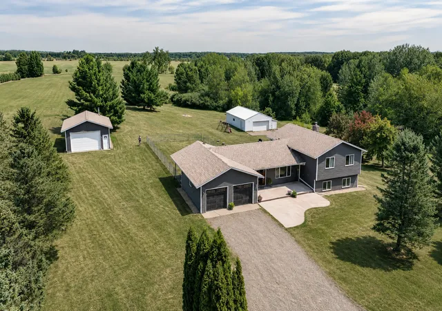 3rd image of 35130 Hinckley Rd, Hinckley, MN 55037 | MLS# 7122426