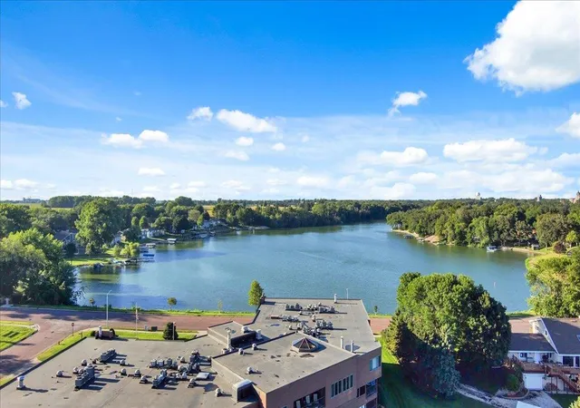 2nd image of 601 Shoreacres Dr, Fairmont, MN 56031