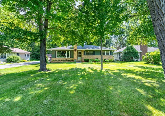 Photo 1 of Single family home for sale at 524 Guttenberg Hts, Fergus Falls, MN 56537 | MLS# 7122496 | Listing updated on 2026-08-31