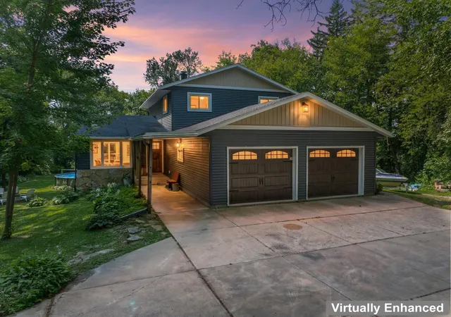 Photo 2 of Single family home for sale at 6813 Woodbine Ct Se, Rochester, MN 55904 | MLS# 7122514 | Listing updated on 2026-09-21