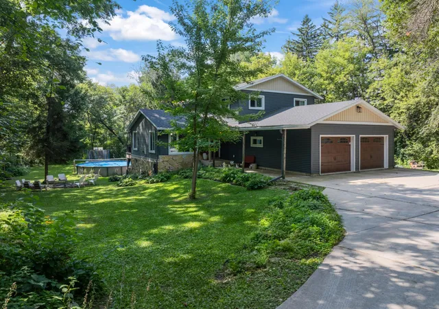 Photo 3 of Single family home for sale at 6813 Woodbine Ct Se, Rochester, MN 55904 | MLS# 7122514 | Listing updated on 2026-09-21