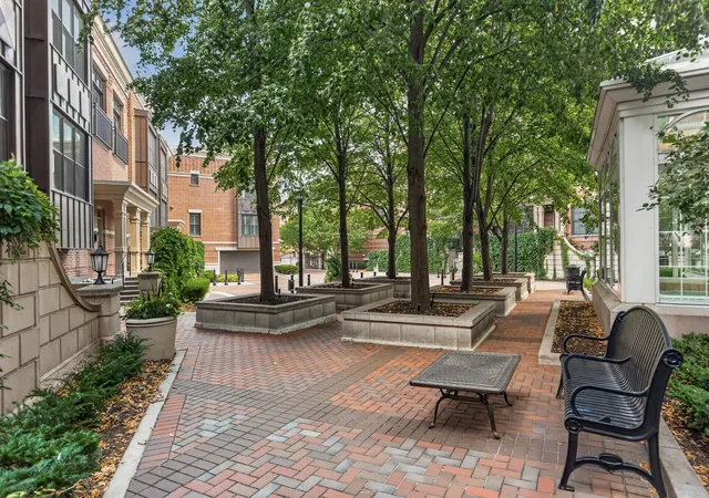 60th image of 530 E Grant St, Minneapolis, MN 55404 | MLS# 7122520