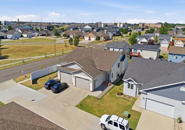 2nd image of 1512 19Th Ave E, West Fargo, ND 58078 | MLS# 7122521