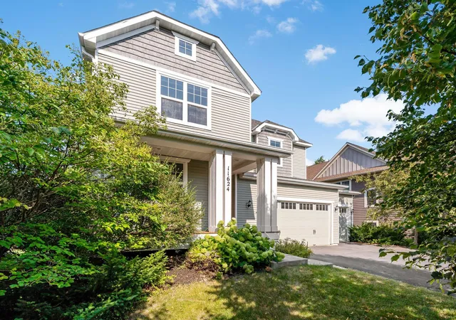 Photo 2 of Single family home for sale at 11624 Ivywood Cir, Saint Paul, MN 55129 | MLS# 7122527 | Listing updated on 2026-10-09