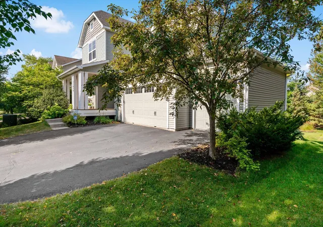 Photo 3 of Single family home for sale at 11624 Ivywood Cir, Saint Paul, MN 55129 | MLS# 7122527 | Listing updated on 2026-10-09