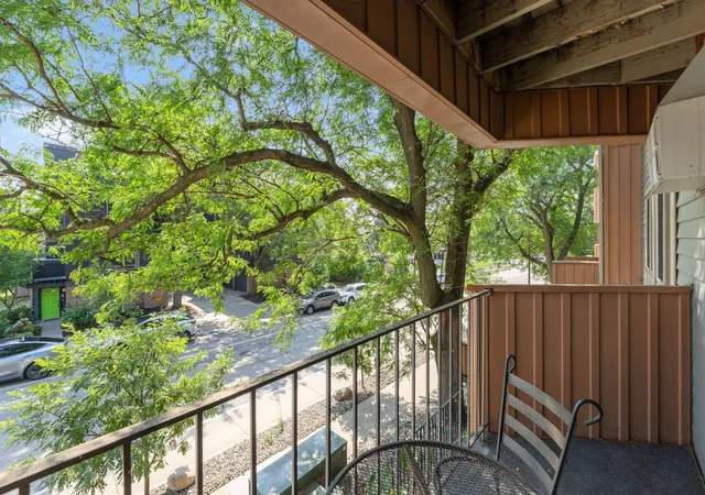 Listing Photo 2 - Condo for sale in building located at 3540 Hennepin Ave S, Minneapolis, MN 55408 - Unit #218