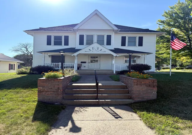 Photo 1 of Sale Pending at 124 N Spring Ave, Springfield, MN 56087 | MLS# 7122555 | Listing updated on 2026-09-02