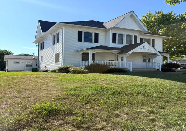 Photo 2 of Sale Pending at 124 N Spring Ave, Springfield, MN 56087 | MLS# 7122555 | Listing updated on 2026-09-02