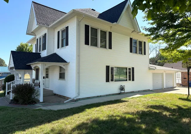 Photo 3 of Sale Pending at 124 N Spring Ave, Springfield, MN 56087 | MLS# 7122555 | Listing updated on 2026-09-02