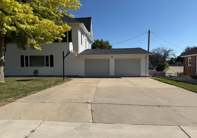 Photo 3 of Sale Pending at 124 N Spring Ave, Springfield, MN 56087 | MLS# 7122555 | Listing updated on 2026-09-02