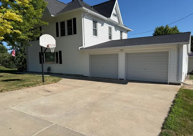 Photo 4 of Sale Pending at 124 N Spring Ave, Springfield, MN 56087 | MLS# 7122555 | Listing updated on 2026-09-02