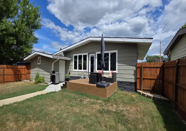 2nd image of 640 9th Ave Sw, Valley City, ND 58072 | MLS# 7122559