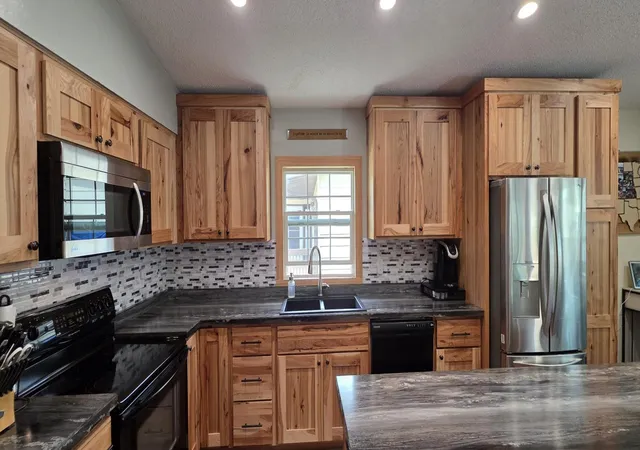 Photo 3 of Sale Pending at 640 9th Avenue SW, Valley City, ND 58072 | MLS# 7122559 | Listing updated on 2026-08-29