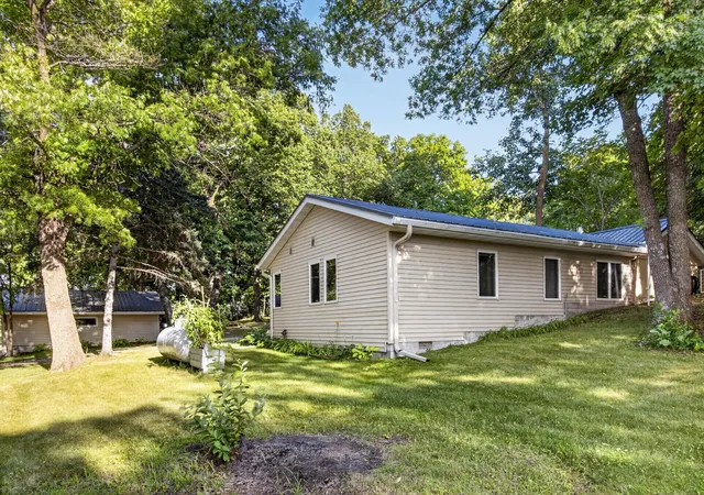 3rd image of 42003 Engstrom Beach Rd, Dent, MN 56528 | MLS# 7122572