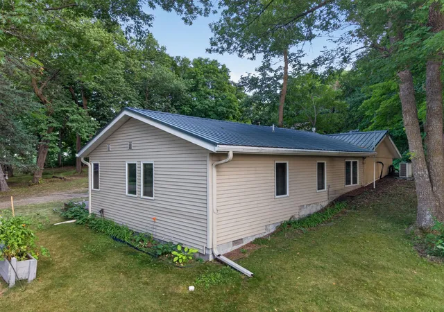 5th image of 42003 Engstrom Beach Rd, Dent, MN 56528 | MLS# 7122572