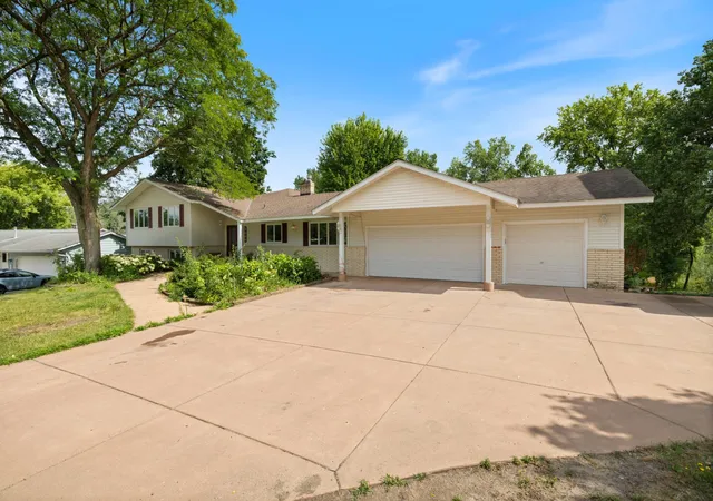 Photo 2 of Single family home for sale at 2305 S Skyline Dr, Burnsville, MN 55337 | MLS# 7122595 | Listing updated on 2026-08-28