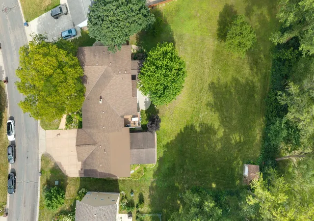 Photo 4 of Single family home for sale at 2305 S Skyline Dr, Burnsville, MN 55337 | MLS# 7122595 | Listing updated on 2026-08-28