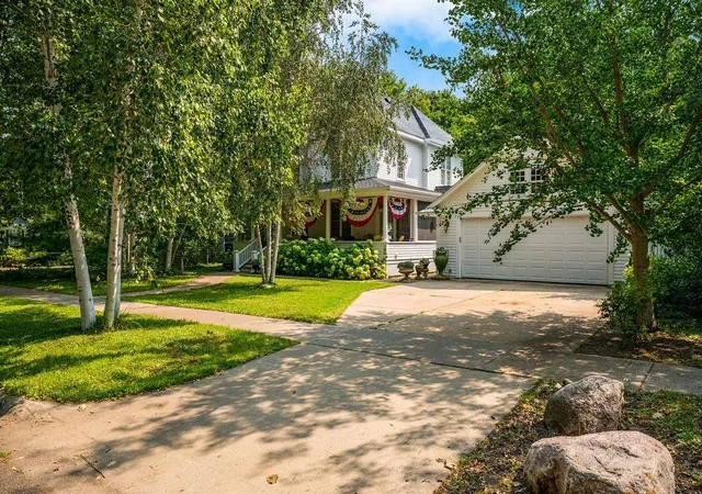 Photo 2 of Single family home for sale at 215 Elm St, Northfield, MN 55057 | MLS# 7122596 | Listing updated on 2026-09-01
