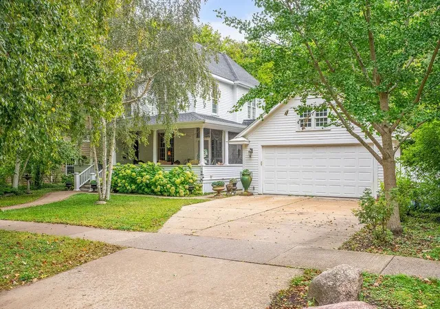 Photo 2 of Single family home for sale at 215 Elm St, Northfield, MN 55057 | MLS# 7122596 | Listing updated on 2026-09-23