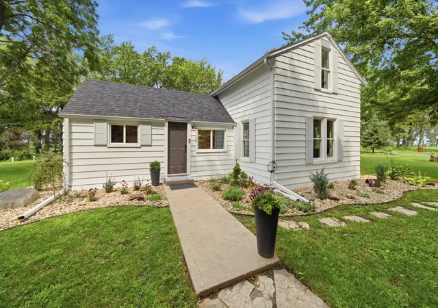 1st image of 10337 30 Hwy Sw, Hayfield, MN 55940 | MLS# 7122609