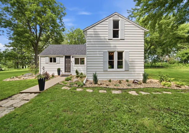 Photo 3 of Sale Pending at 10337 30 Highway Sw, Hayfield, MN 55940 | MLS# 7122609 | Listing updated on 2026-08-27