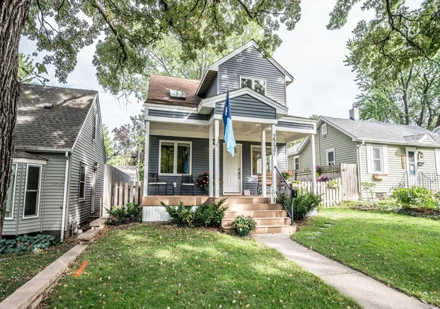 Photo 2 of Sale Pending at 2737 Hampshire Ave S, Minneapolis, MN 55426 | MLS# 7122615 | Listing updated on 2026-10-01