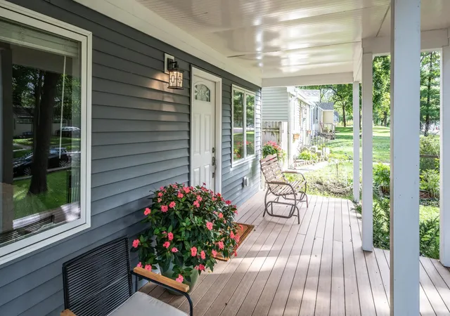 Photo 3 of Sale Pending at 2737 Hampshire Ave S, Minneapolis, MN 55426 | MLS# 7122615 | Listing updated on 2026-10-01
